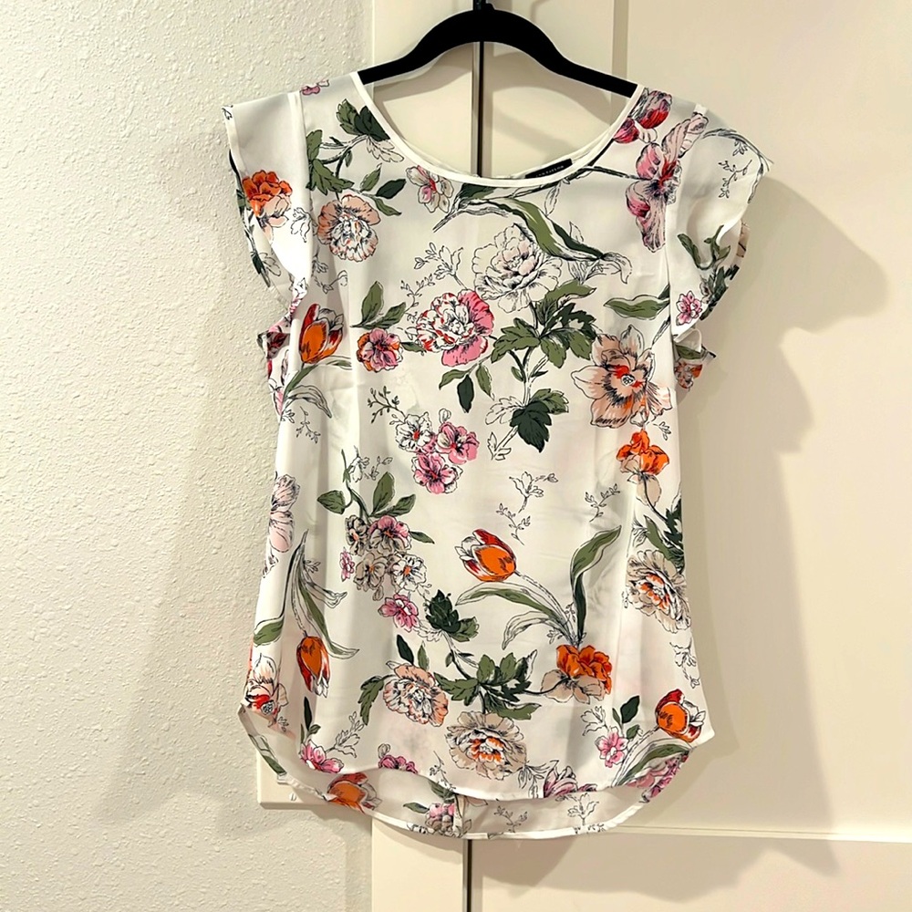Ann Taylor floral flutter sleeve top